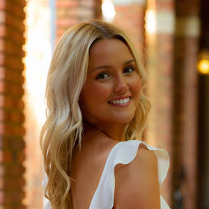 Meet your Posher, Elizabeth